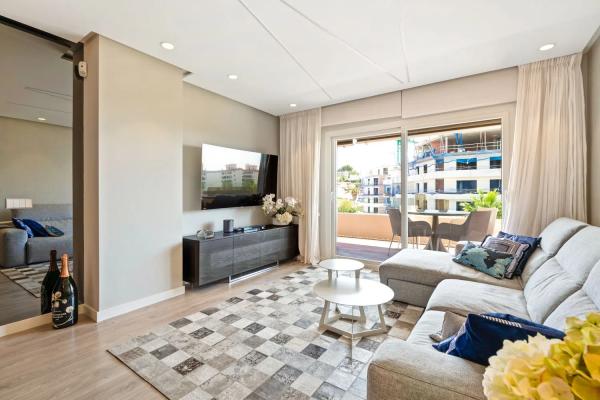 Apartment for sale in Barrio Rodeo Alto-Guadaiza-La Campana, Marbella thumbnail 2
