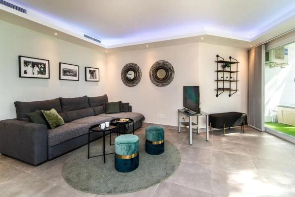 Apartment for sale in Barrio Puerto Banús, Marbella thumbnail 1