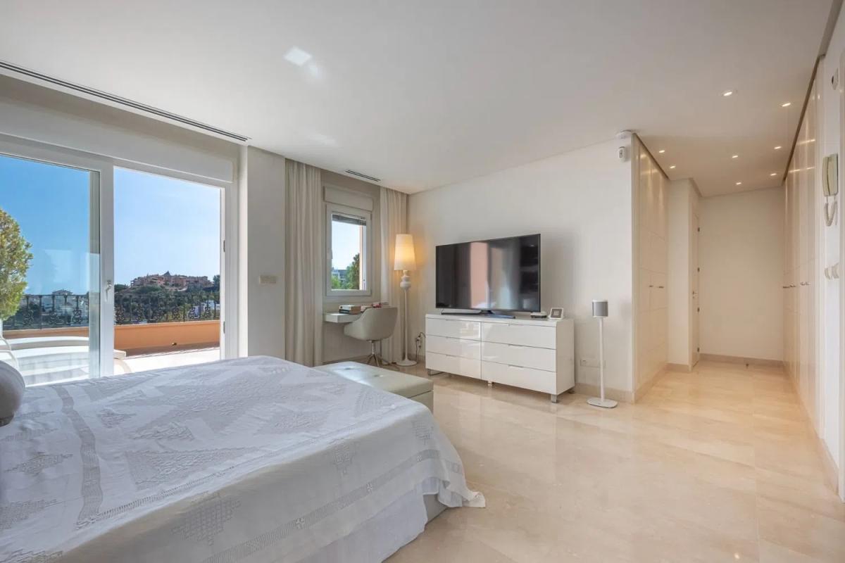 Sprzedaż duplexu w Barrio Los Naranjos, Marbella photo 3