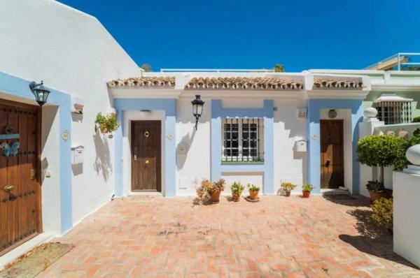 Apartment for sale in Barrio Aloha, Marbella thumbnail 1