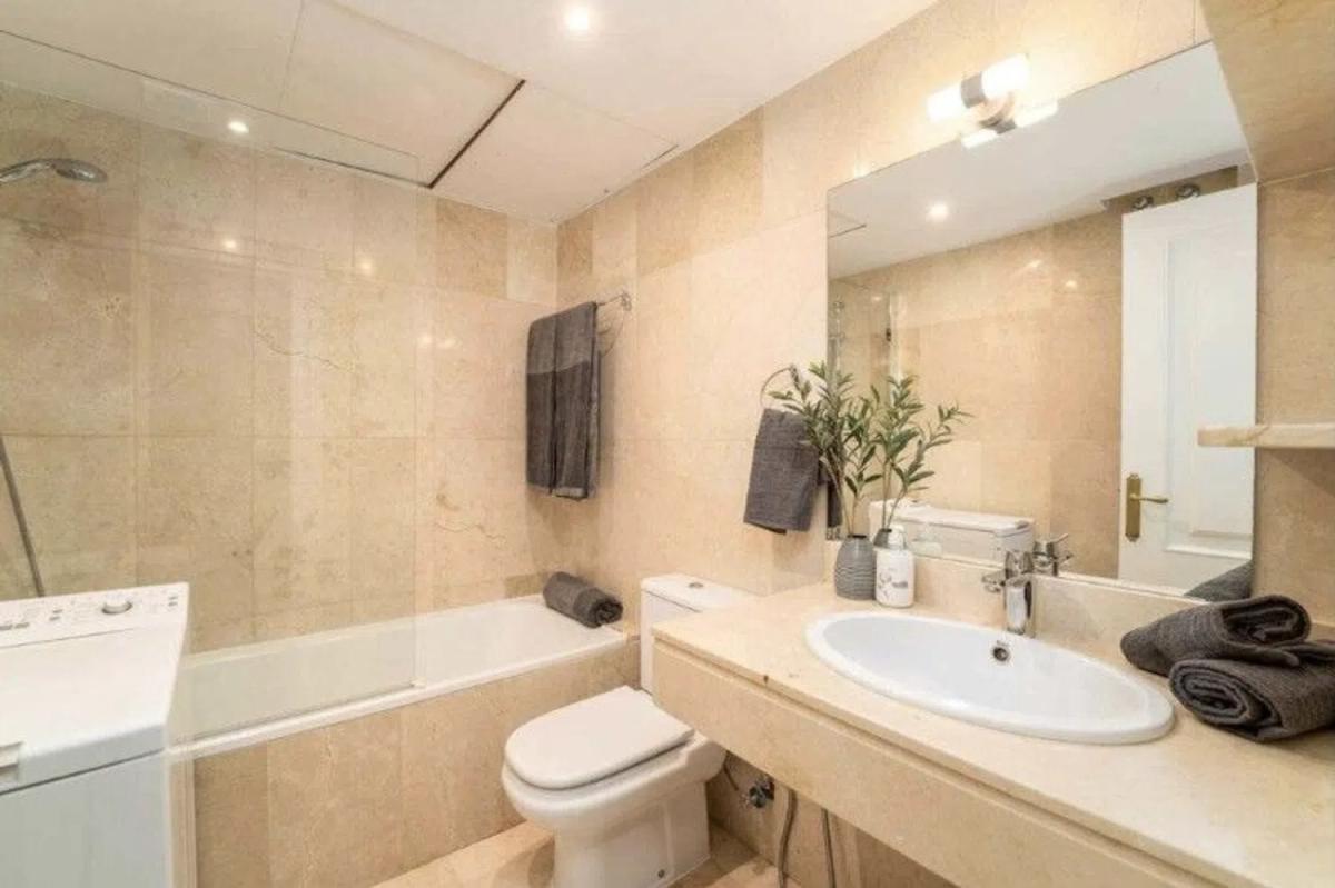 Sale of apartment in Barrio Aloha, Marbella
 photo 5