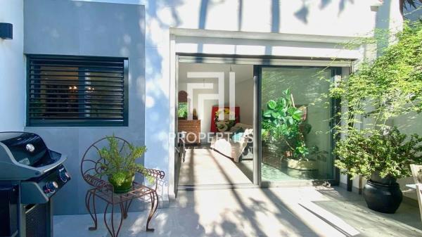 Chalet independiente en venta en Urbanización Los Naranjos de Marbella, Marbella thumbnail 1