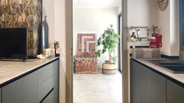 Chalet independiente en venta en Urbanización Los Naranjos de Marbella, Marbella thumbnail 2