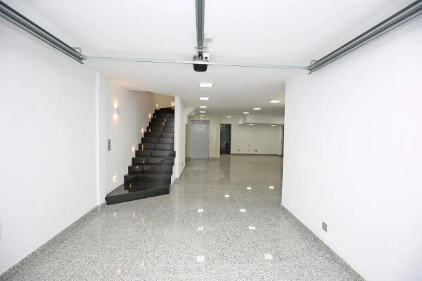 Chalet independiente en venta en Barrio Nueva Andalucía, Marbella thumbnail 2