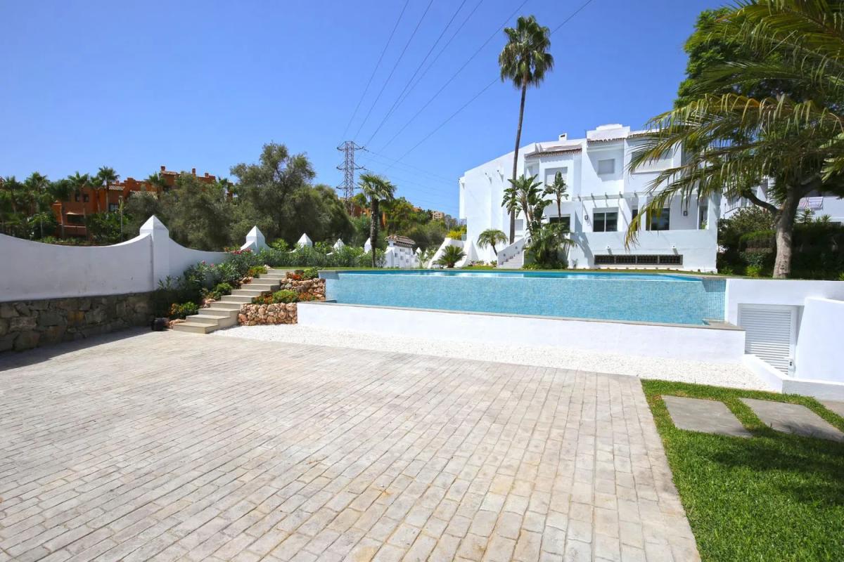 Venta de chalet independiente en Barrio Nueva Andalucía, Marbella
 photo 4