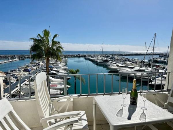 Penthouse for sale in Barrio Puerto Banús, Marbella thumbnail 1
