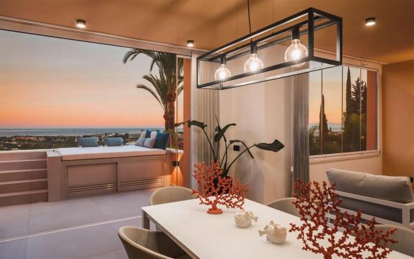 Penthouse for sale in Barrio Los Naranjos, Marbella photo 1