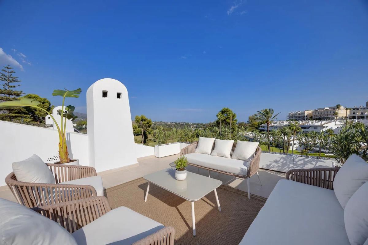 Penthouse sale in Aloha Golf, Marbella photo 1