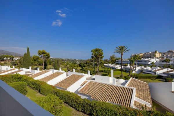 Penthouse for sale in Aloha Golf, Marbella thumbnail 2