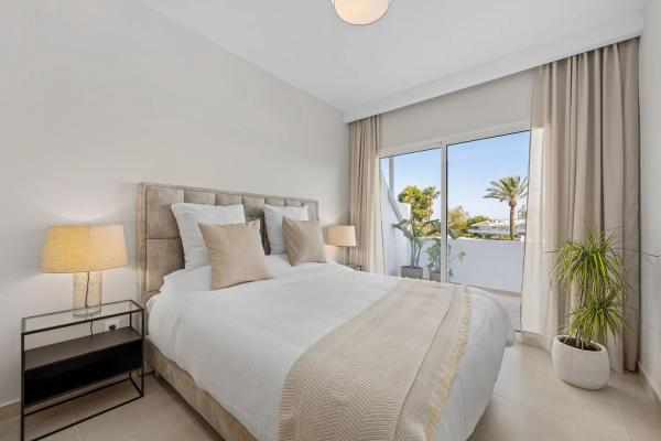 Penthouse for sale in  Aloha Golf, Marbella photo 4