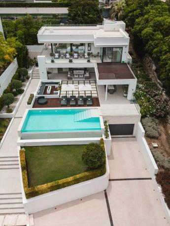 Detached villa for sale in  Calle Real, Marbella photo 1