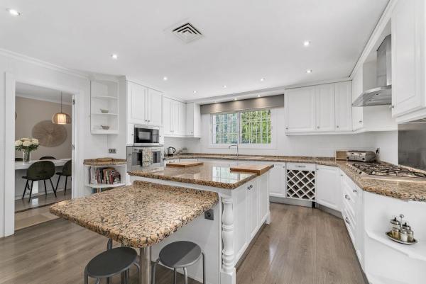 Chalet independiente en venta en  Calle Alonso Cano, Marbella photo 4
