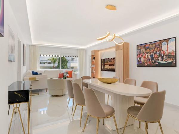 Apartment for sale in Barrio Puerto Banús, Marbella photo 1