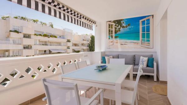 Apartment for sale in Barrio Puerto Banús, Marbella thumbnail 1