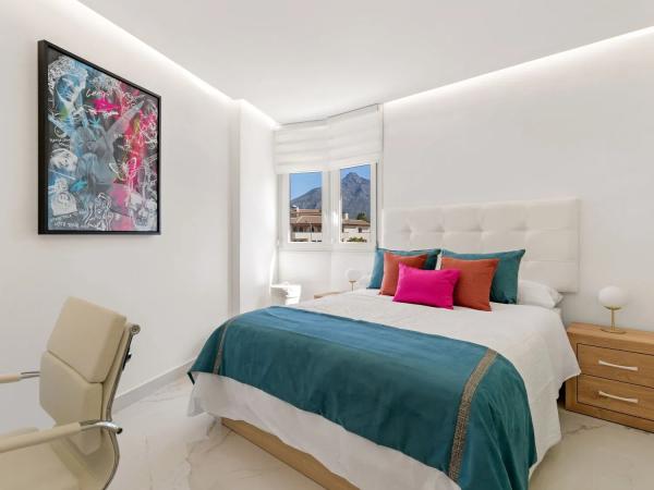 Apartment for sale in  Barrio Puerto Banús, Marbella photo 4