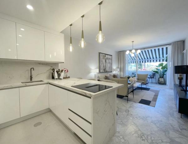 Apartment for sale in Avenida de las Naciones Unidas s/n, Marbella photo 1