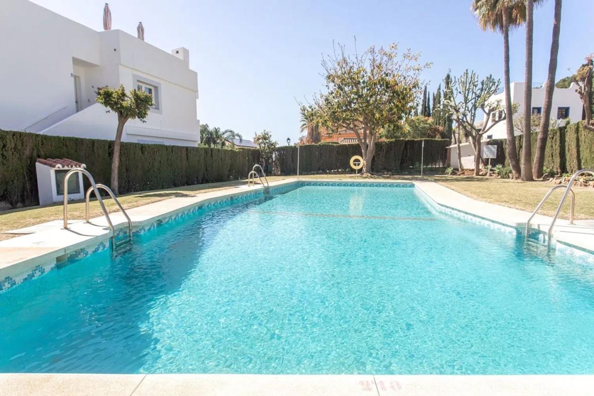 Duplex sale in Barrio Los Naranjos, Marbella photo 5