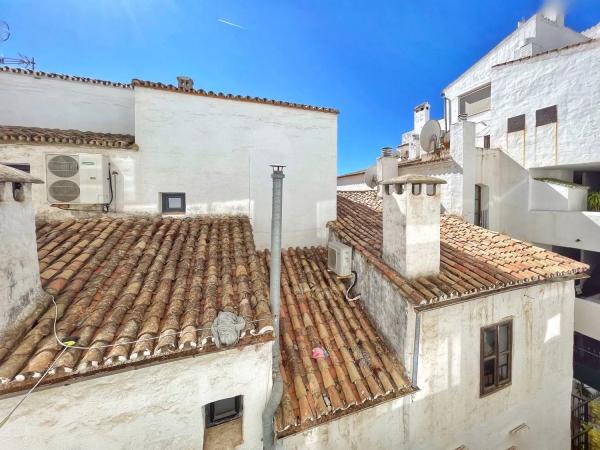 Apartment for sale in Avenida de Julio Iglesias, Marbella thumbnail 2