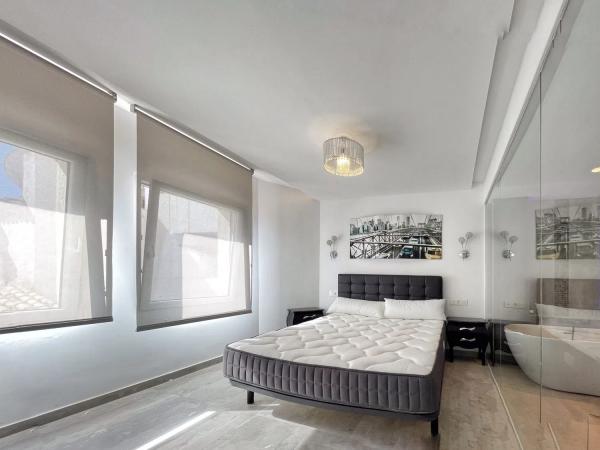 Apartment for sale in  Avenida de Julio Iglesias, Marbella photo 4