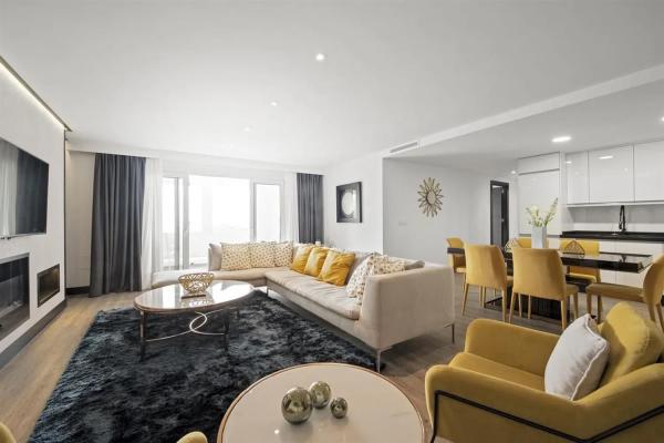 Apartment for sale in Calle Muelle Ribera s/n, Marbella thumbnail 1