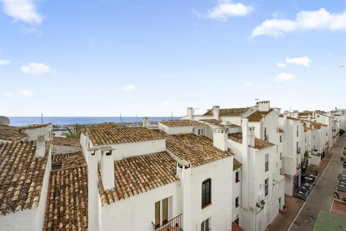 Sale of apartment in Calle Muelle Ribera s/n, Marbella
photo 3