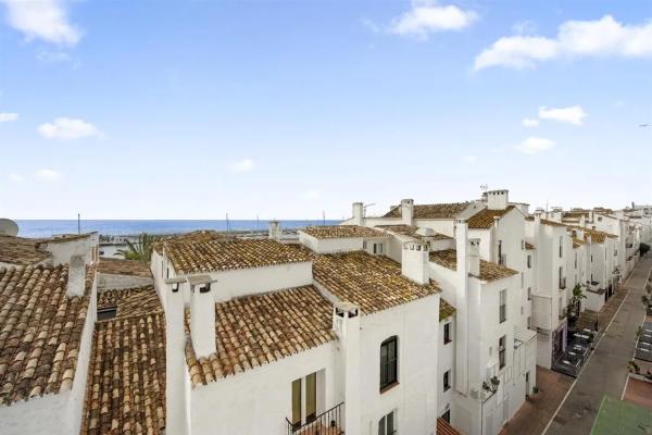 Apartment for sale in Calle Muelle Ribera s/n, Marbella thumbnail 2