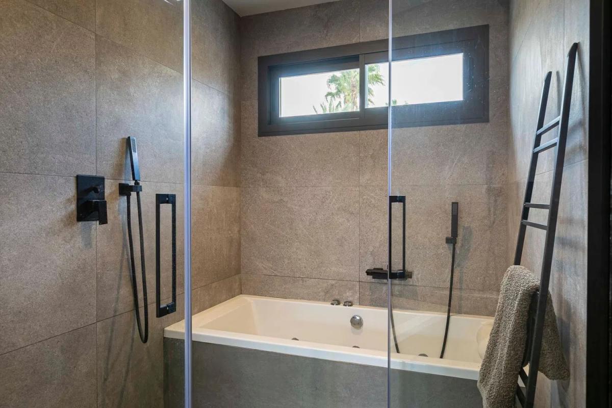 Venta de chalet independiente en Calle Alcaucín s/n, Marbella
 photo 5