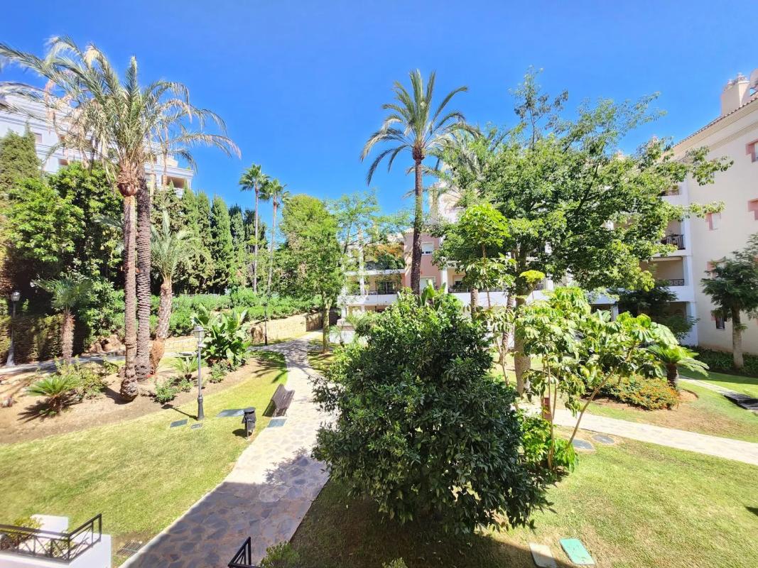 Sale of apartment in Del Prado, Marbella
photo 1