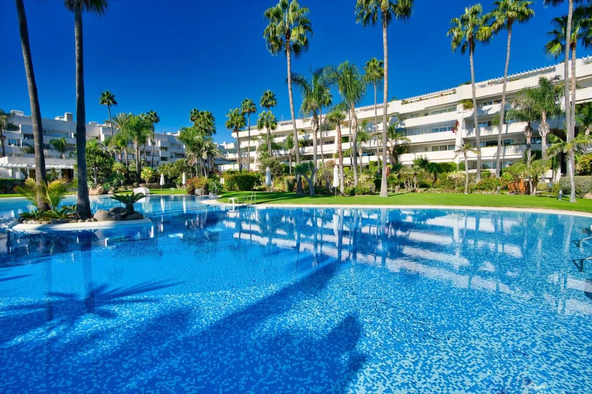 Duplex sale in Barrio Puerto Banús, Marbella photo 1