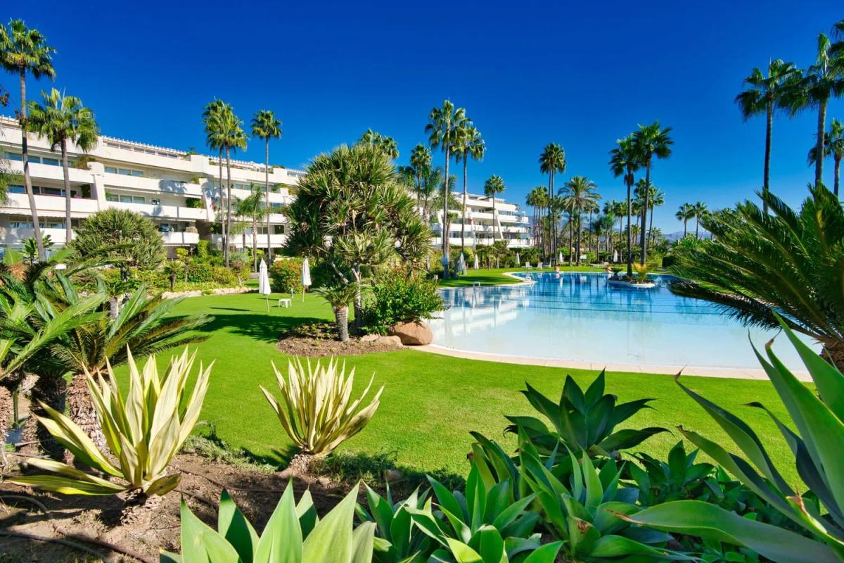 Duplex sale in Barrio Puerto Banús, Marbella photo 3