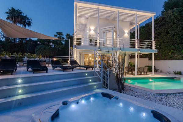 Chalet independiente en venta en Barrio Nueva Andalucía, Marbella photo 1