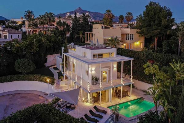 Chalet independiente en venta en Barrio Nueva Andalucía, Marbella thumbnail 1