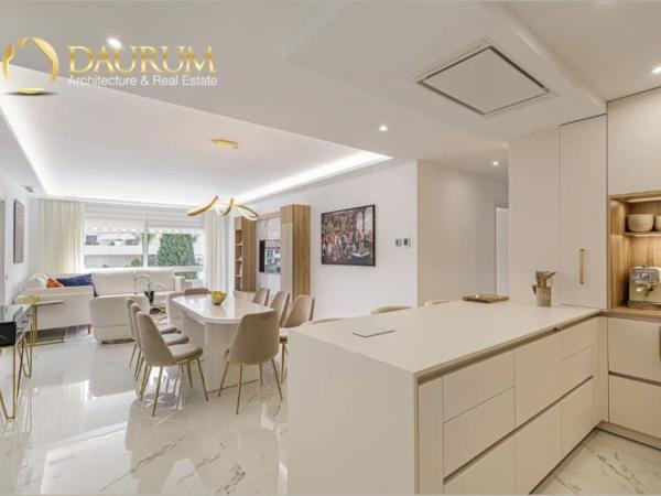 Apartment for sale in Barrio Puerto Banús, Marbella photo 1