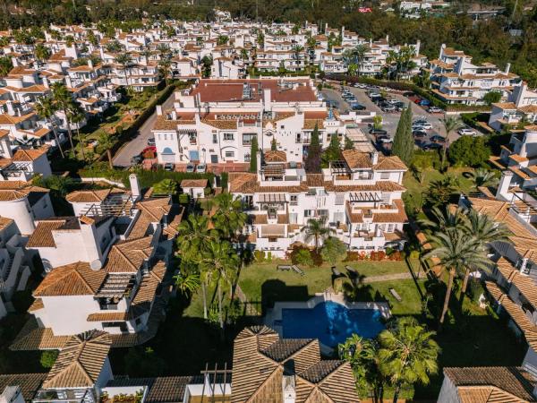 Penthouse for sale in Urbanización Los Naranjos de Marbella, 12 -10, Marbella thumbnail 1