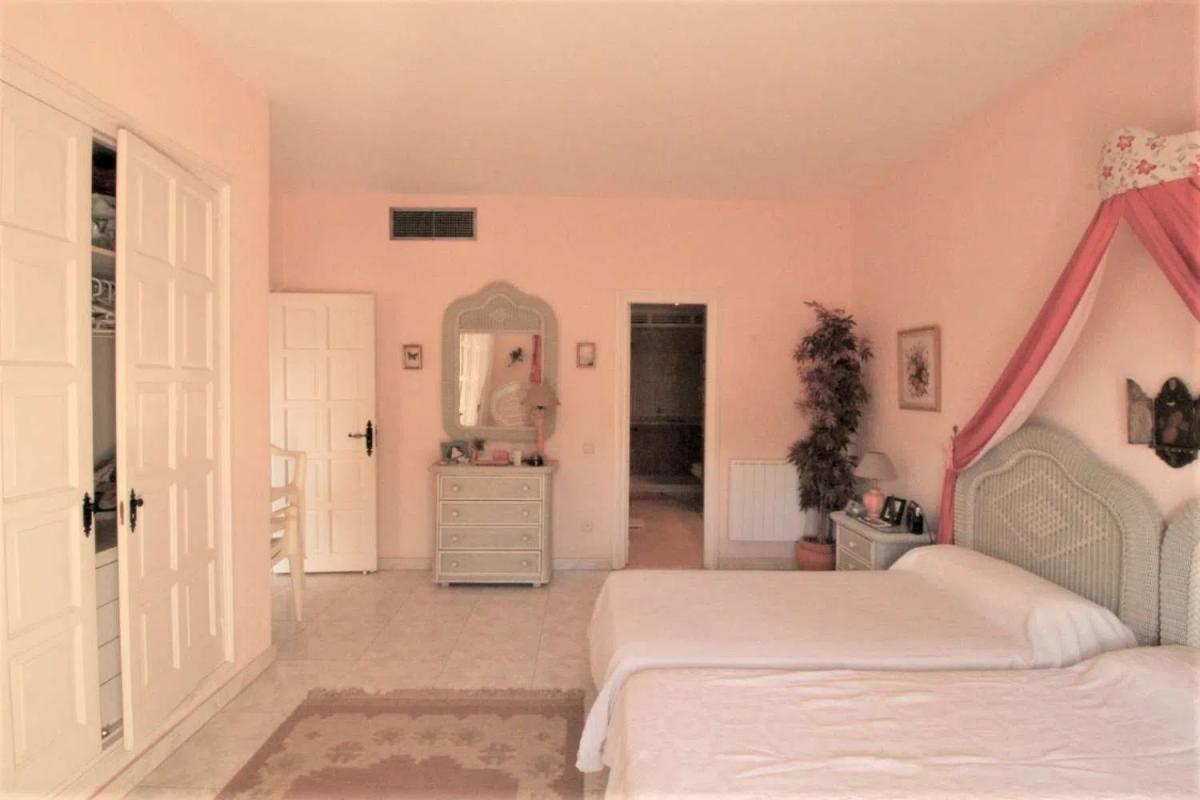 Sale of apartment in Avenida de Lola Flores, 1, Marbella
photo 3