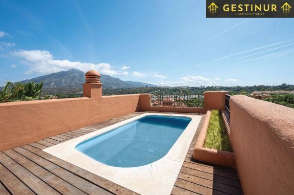 Dupleks na sprzedaż w Urbanización la Alzambra, Marbella photo 1
