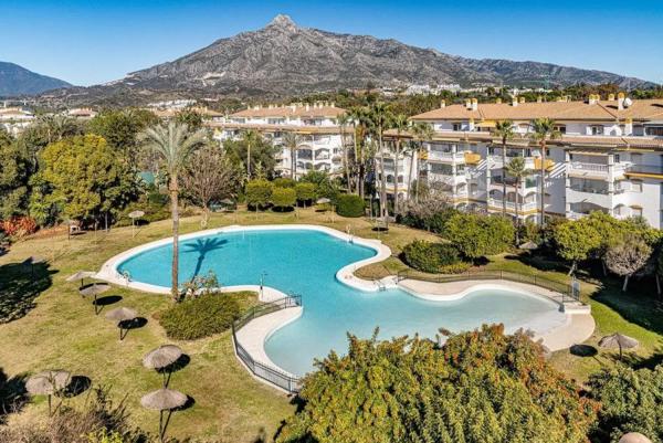 Penthouse na sprzedaż w  Urbanización la Alzambra s/n, Marbella photo 2