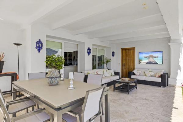 Chalet independiente en venta en Calle 01B Nva Andaluc, Marbella thumbnail 1
