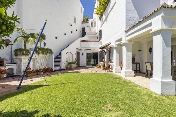 Chalet independiente en venta en  Calle 01B Nva Andaluc, Marbella photo 4