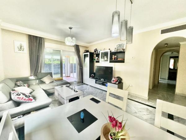 Piso en venta en  La dama de noche, Marbella photo 1