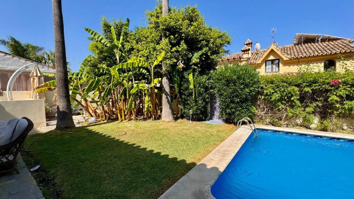 Venta de chalet independiente en Urbanización Altos del Rodeo s/n, Marbella
 photo 2