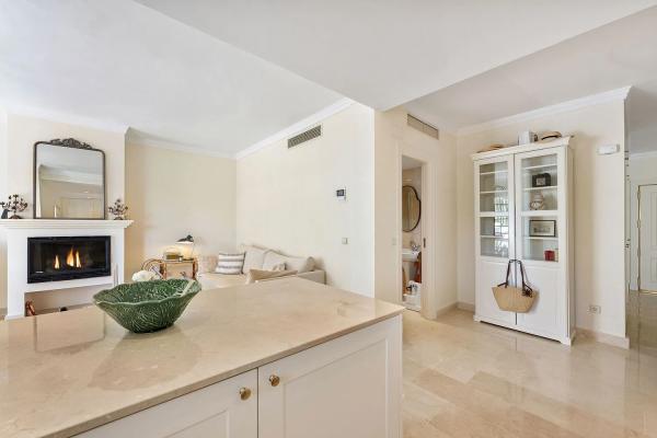 Apartment for sale in Avenida Valle del Golf s/n, Marbella thumbnail 2