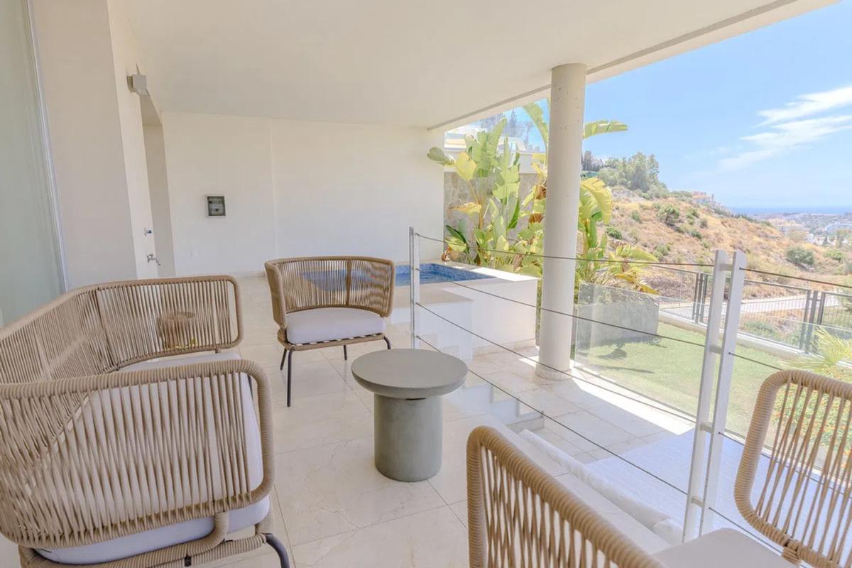 Sale of apartment in Barrio Puerto Banús, Marbella
 photo 2
