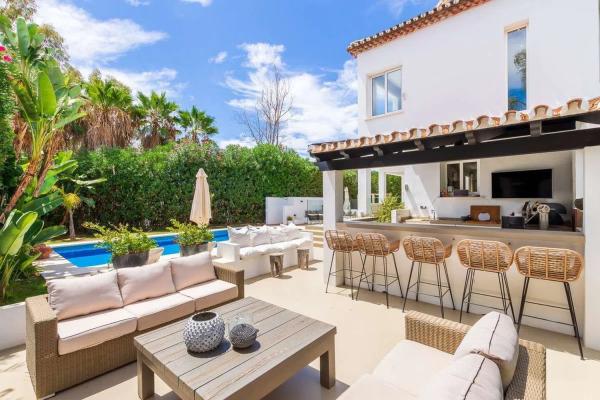 Коттедж на продажу в Urbanizacion N Andalucia 8H, 25, Марбелья photo 1