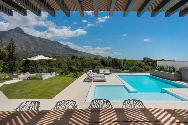 Wolnostojąca willa na sprzedaż w  Barrio Aloha, Marbella photo 4