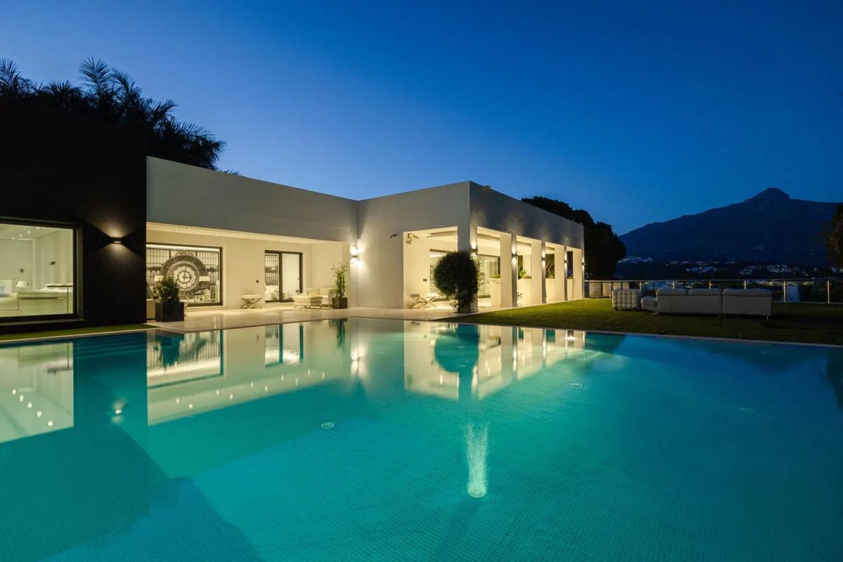 Sprzedaż niezależnego domku jednorodzinnego w  Barrio Las Brisas, Marbella photo 4