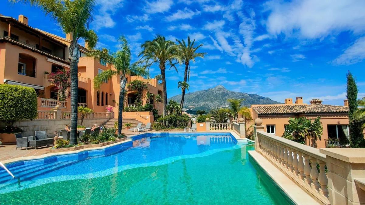 Penthouse sale in Calle Osa Mayor, Marbella photo 1