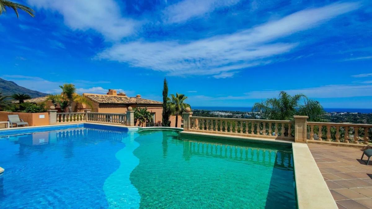Penthouse sale in Calle Osa Mayor, Marbella photo 2