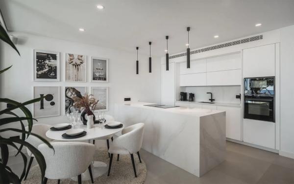 Penthouse for sale in  Calle Osa Mayor, Marbella photo 4