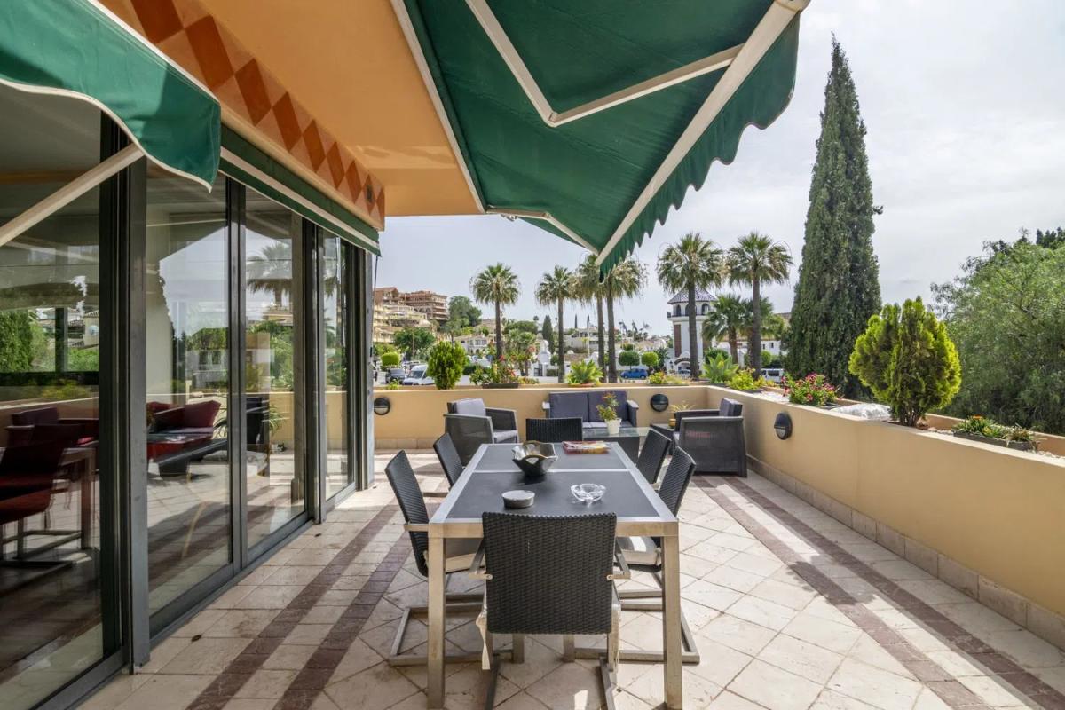 Sprzedaż duplexu w Barrio Los Naranjos, Marbella photo 2